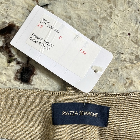 Piazza Sempione skirt. NWT. Hits just below the knee. - Picture 3 of 4
